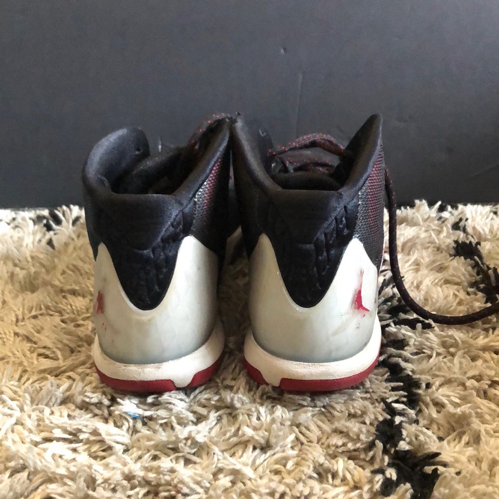 Air Jordan Shoes black and red - Picture 2 of 5